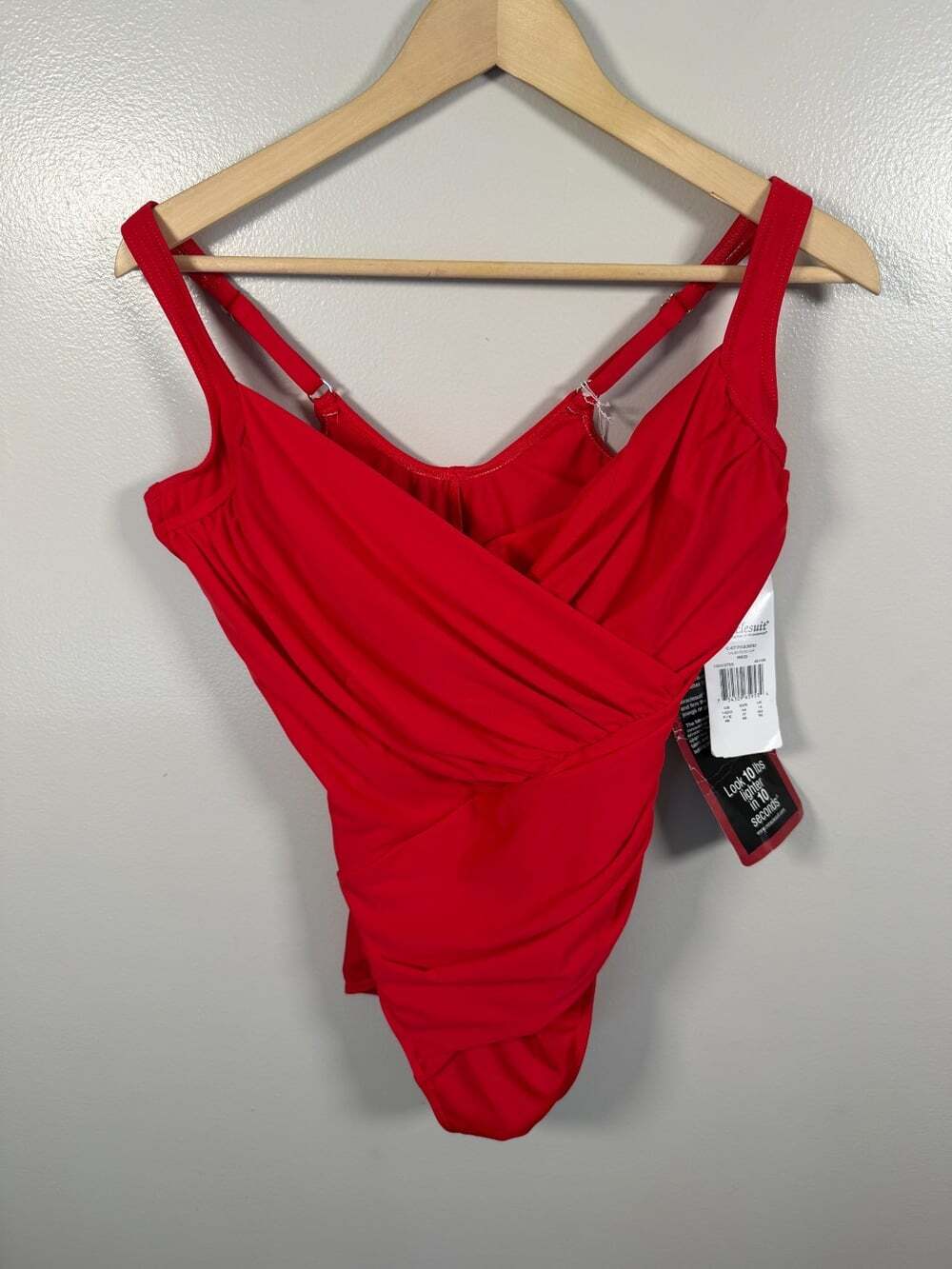 Miraclesuit Caliente Red One Piece Swimsuit Size 14DD Underwire Slimming Beach